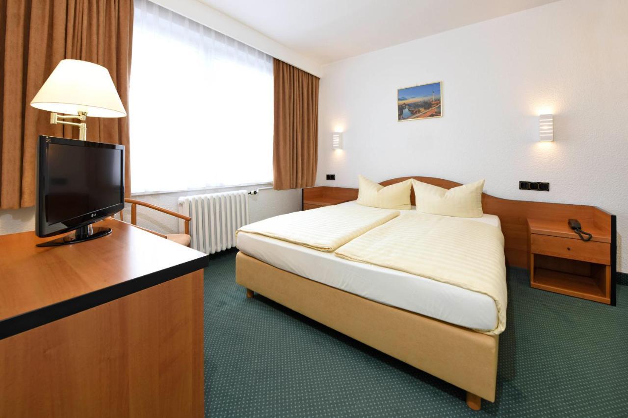 Lat Hotel & Apartmenthaus Berlin أيزِنهوتِنشتات المظهر الخارجي الصورة